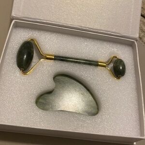 Baimei Jade Roller .
